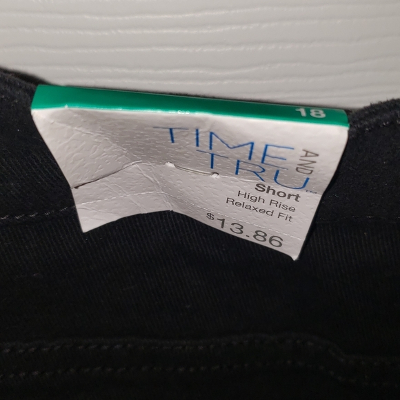 TIME AND TRUE HIGH RISE RELAX FIT BLACK SHORTS SIZE 18 - Picture 3 of 4